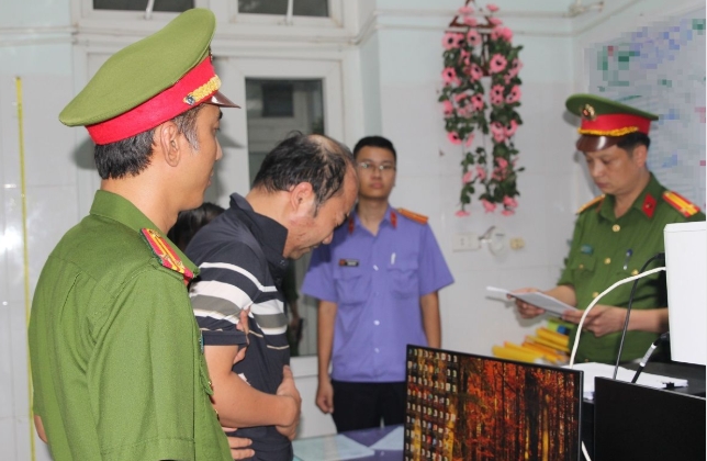 Tạm giữ hình sự lái xe ô tô gây tai nạn lao xuống sông, 3 người tử vong